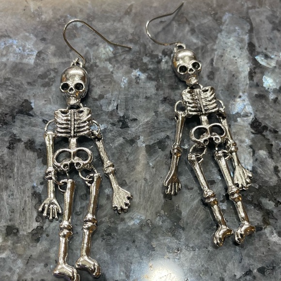2/$29 or 3/$39 NWOT Halloween silver tone dangling skeleton earrings - Picture 6 of 8